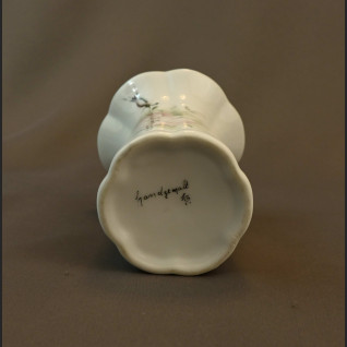 Uroczy porcelanowy wazon 
