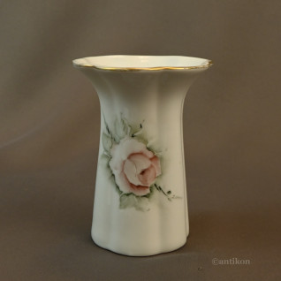 Uroczy porcelanowy wazon 