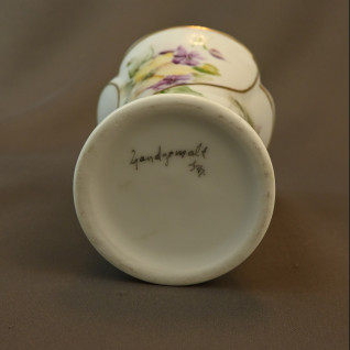 Mały wazon porcelanowy 