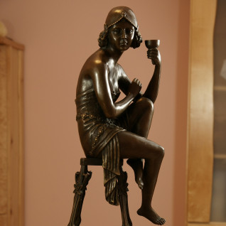 Rzeźba art deco lady z szampanem brąz 