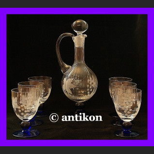 Stara karafka z kieliszkami do wina Stara karafka z kieliszkami do wina