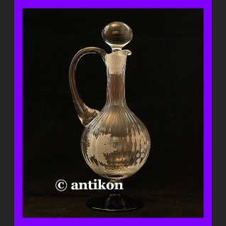 Stara karafka z kieliszkami do wina Stara karafka z kieliszkami do wina