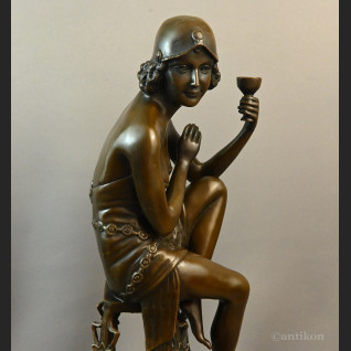 Rzeźba z brązu Art Deco Lady z szampanem 