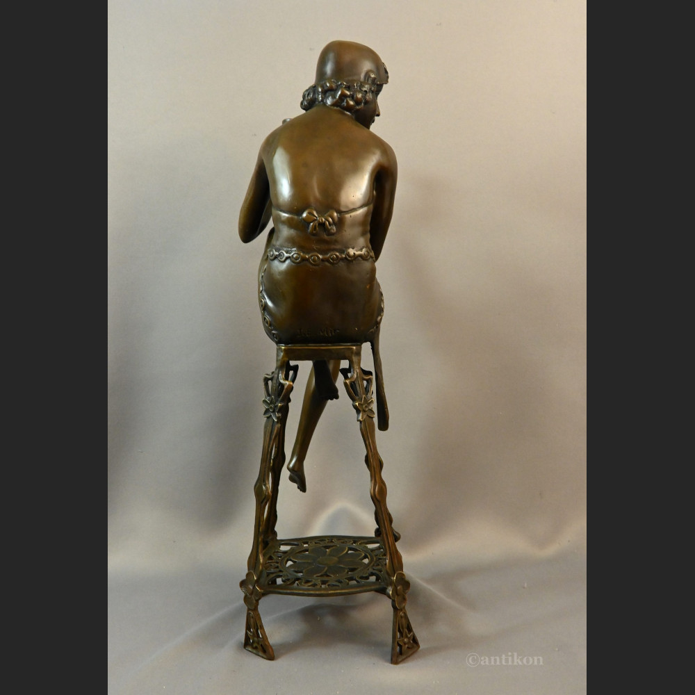 Rzeźba z brązu Art Deco Lady z szampanem 