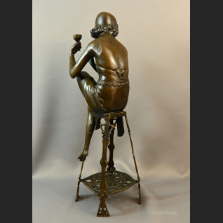 Rzeźba z brązu Art Deco Lady z szampanem 