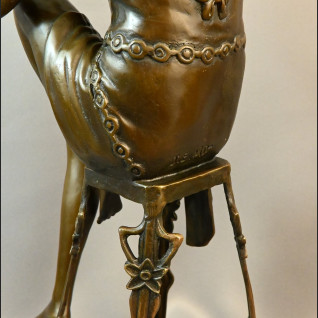 Rzeźba z brązu Art Deco Lady z szampanem 
