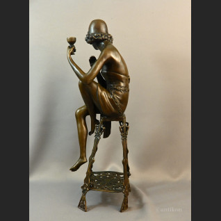 Rzeźba z brązu Art Deco Lady z szampanem 