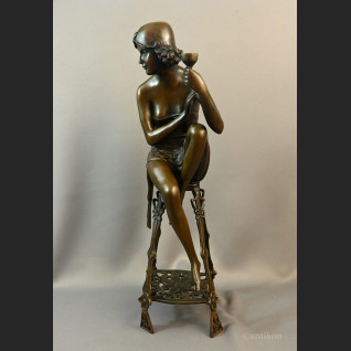 Rzeźba z brązu Art Deco Lady z szampanem 
