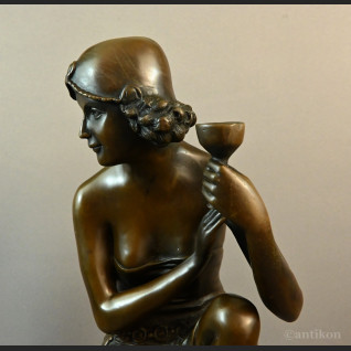 Rzeźba z brązu Art Deco Lady z szampanem 