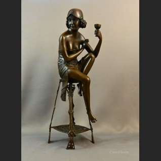 Rzeźba z brązu Art Deco Lady z szampanem 