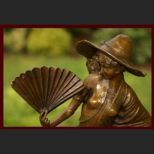 Rzeżba kobieta z wachlarzem prawdziwy brąz