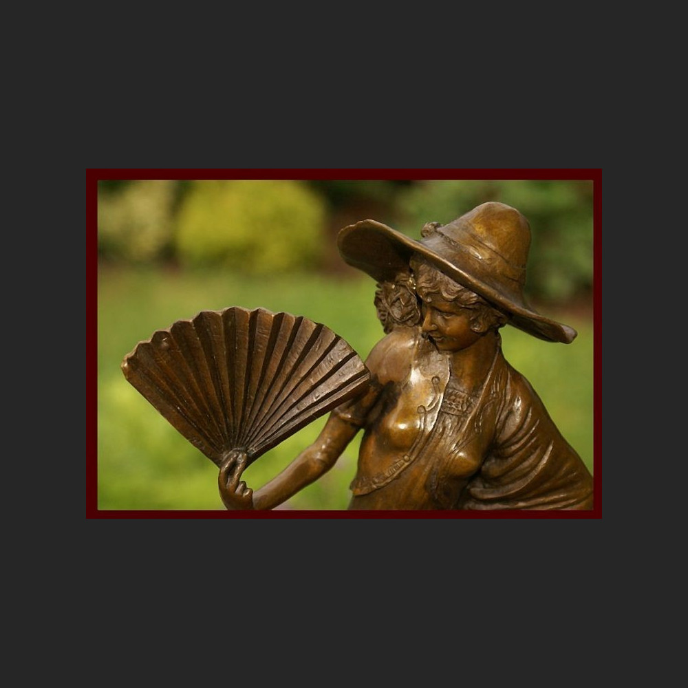 Rzeżba kobieta z wachlarzem prawdziwy brąz