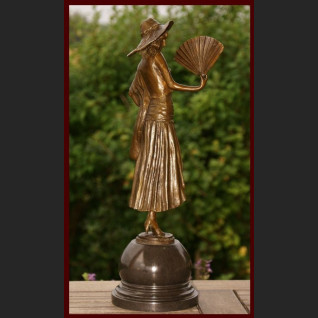 Rzeżba kobieta z wachlarzem prawdziwy brąz