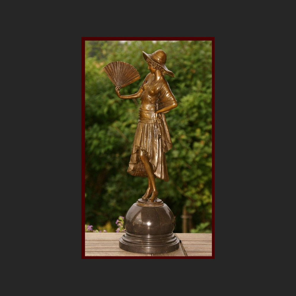 Rzeżba kobieta z wachlarzem prawdziwy brąz