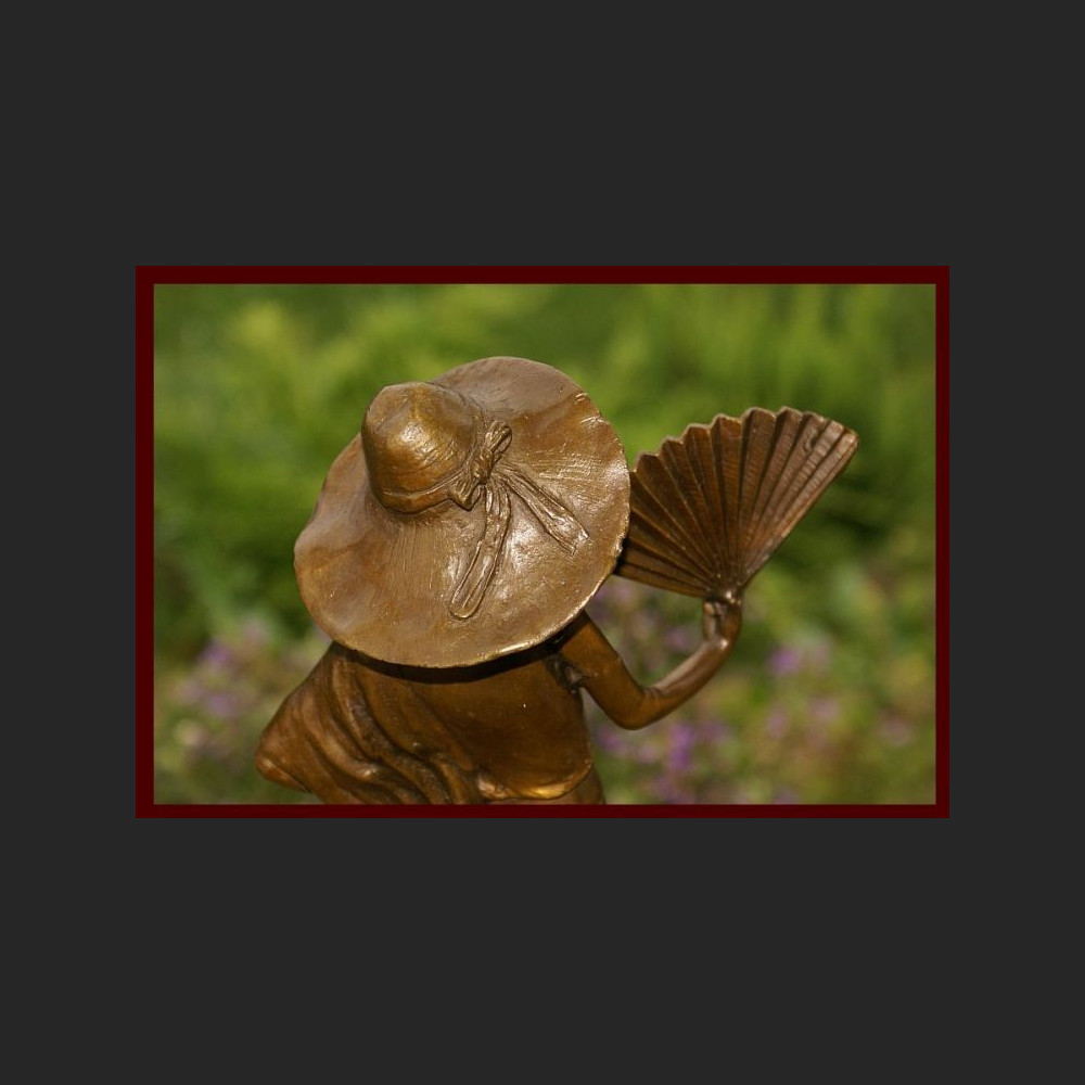 Rzeżba kobieta z wachlarzem prawdziwy brąz