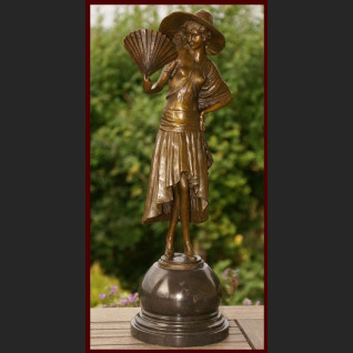 Rzeżba kobieta z wachlarzem prawdziwy brąz