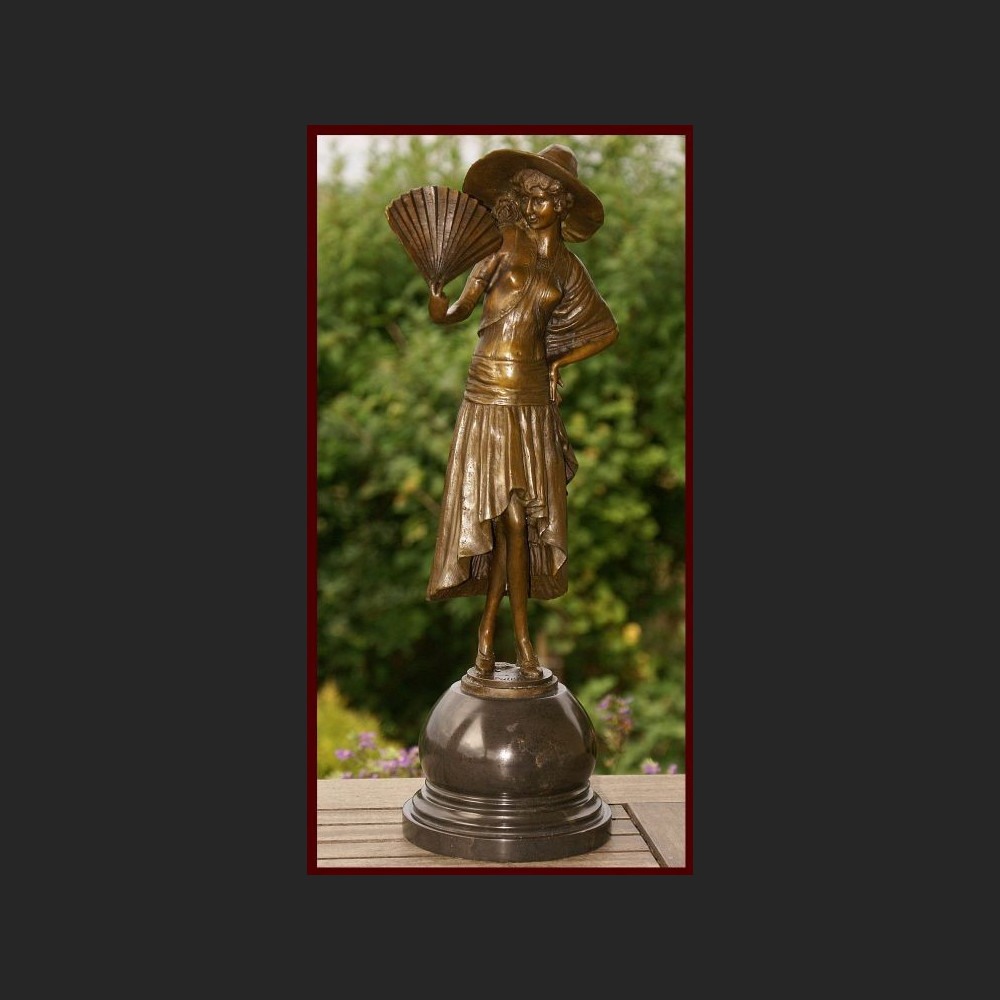 Rzeżba kobieta z wachlarzem prawdziwy brąz