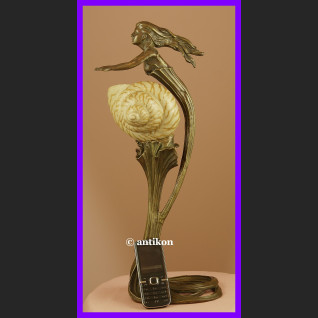 Jedyna taka kobieta z nautilusem secesyjna rzeźba Jedyna taka kobieta z nautilusem secesyjna rzeźba