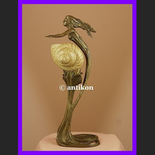 Jedyna taka kobieta z nautilusem secesyjna rzeźba Jedyna taka kobieta z nautilusem secesyjna rzeźba