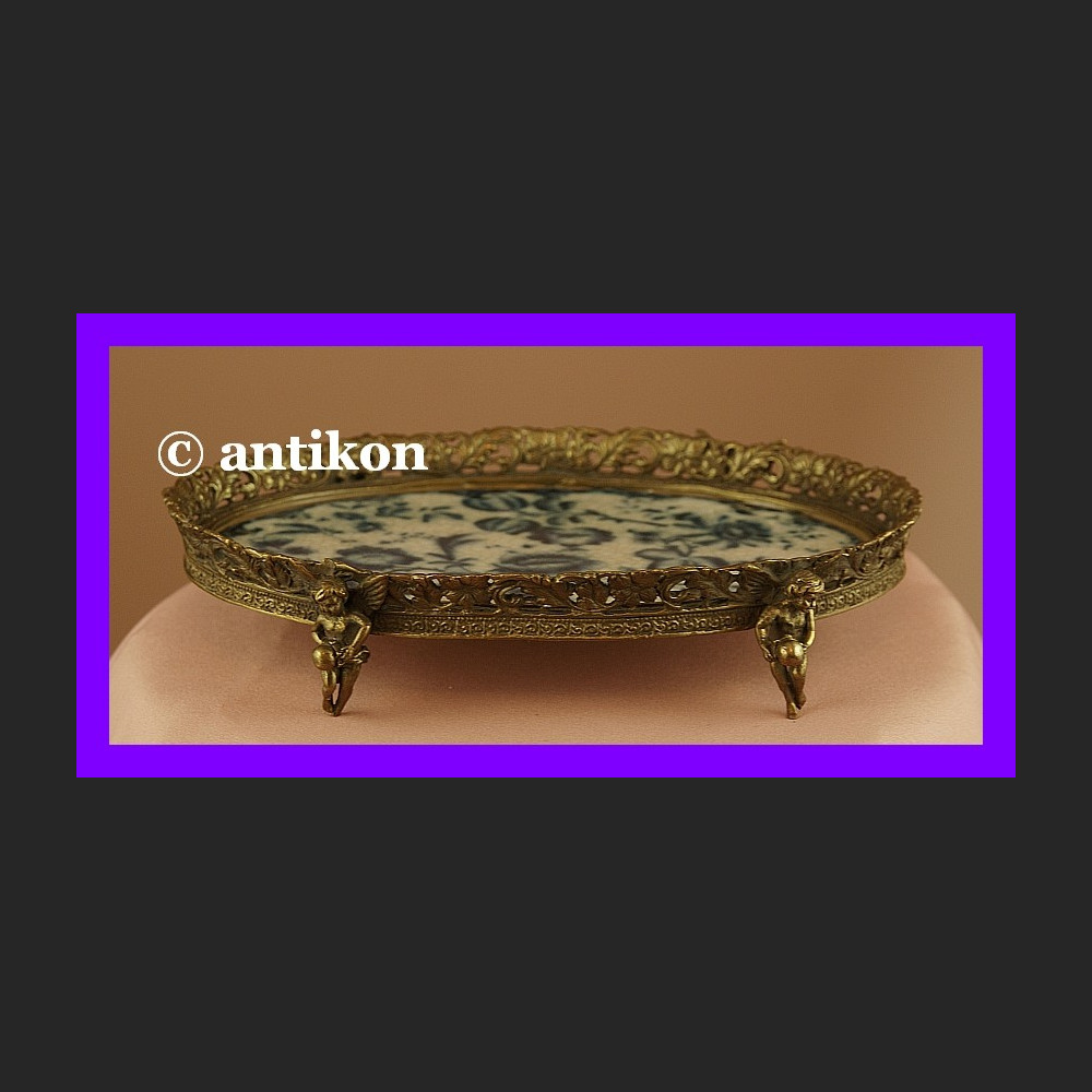 Taca wzór cebulowy okuta brązem Taca wzór cebulowy okuta brązem