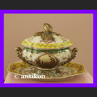 Rewelacyjna porcelanowa bombonierka z tacą