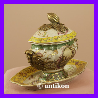 Rewelacyjna porcelanowa bombonierka z tacą Rewelacyjna porcelanowa bombonierka z tacą