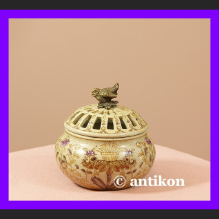 Ażurowe puzdro z ptaszkiem wspaniała szkatułka