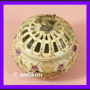 Ażurowe puzdro z ptaszkiem wspaniała szkatułka Ażurowe puzdro z ptaszkiem wspaniała szkatułka