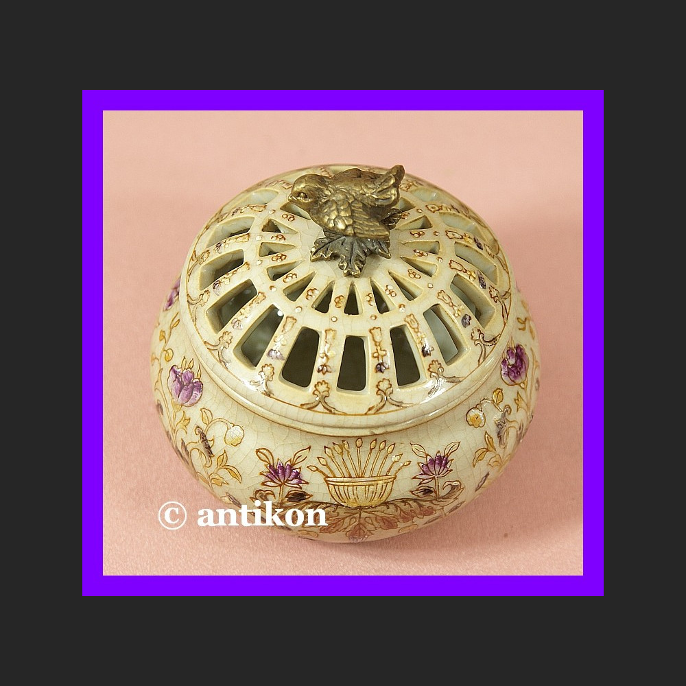 Ażurowe puzdro z ptaszkiem wspaniała szkatułka Ażurowe puzdro z ptaszkiem wspaniała szkatułka