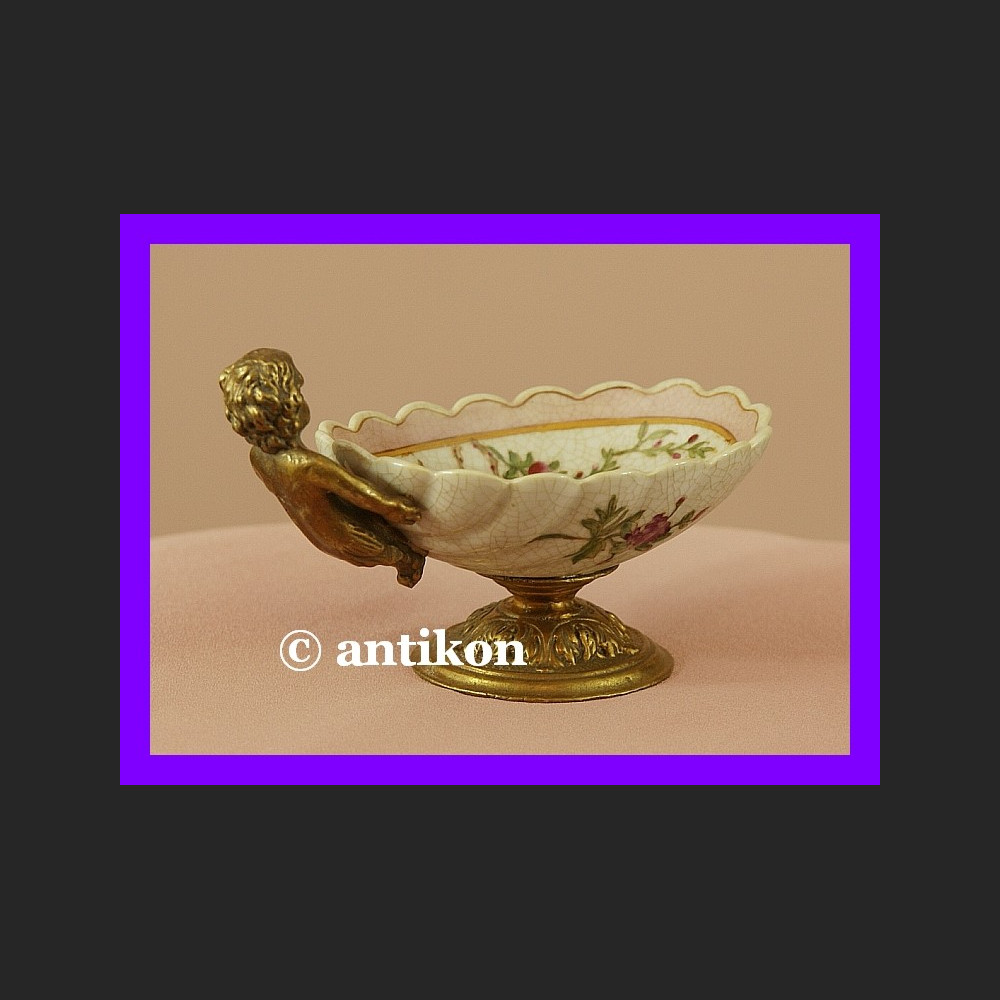 Finezyjna kwiatowa paterka brąz cudo Finezyjna kwiatowa paterka brąz cudo