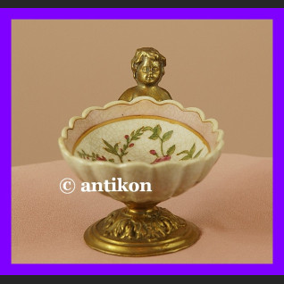 Finezyjna kwiatowa paterka brąz cudo Finezyjna kwiatowa paterka brąz cudo