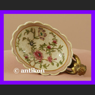 Finezyjna kwiatowa paterka brąz cudo Finezyjna kwiatowa paterka brąz cudo