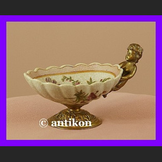 Finezyjna kwiatowa paterka brąz cudo Finezyjna kwiatowa paterka brąz cudo