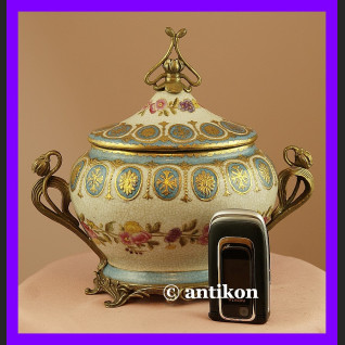 Wspaniała duża secesyjna bomboniera malowana Wspaniała duża secesyjna bomboniera malowana