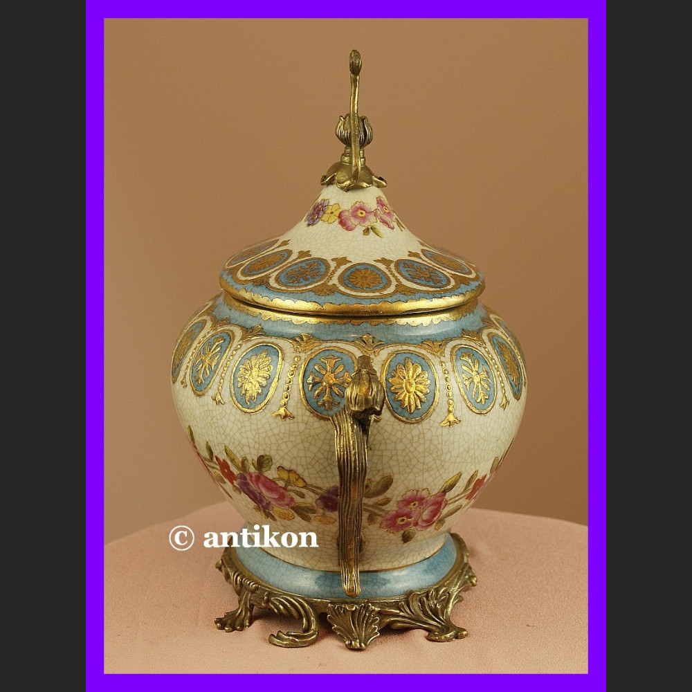 Wspaniała duża secesyjna bomboniera malowana Wspaniała duża secesyjna bomboniera malowana