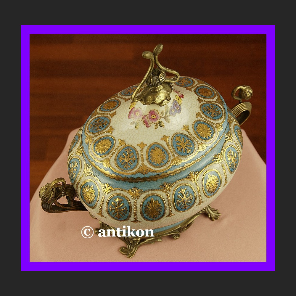 Wspaniała duża secesyjna bomboniera malowana Wspaniała duża secesyjna bomboniera malowana