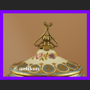 Wspaniała duża secesyjna bomboniera malowana Wspaniała duża secesyjna bomboniera malowana