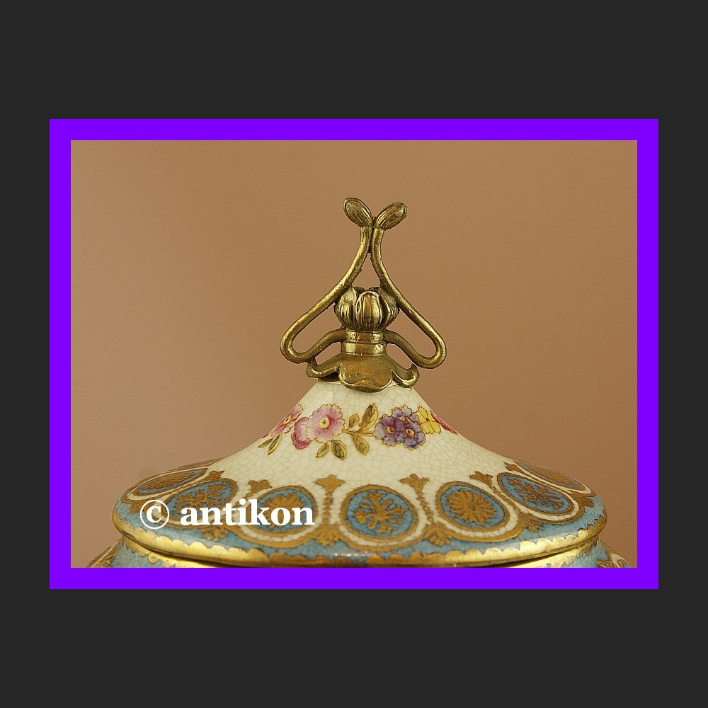 Wspaniała duża secesyjna bomboniera malowana Wspaniała duża secesyjna bomboniera malowana