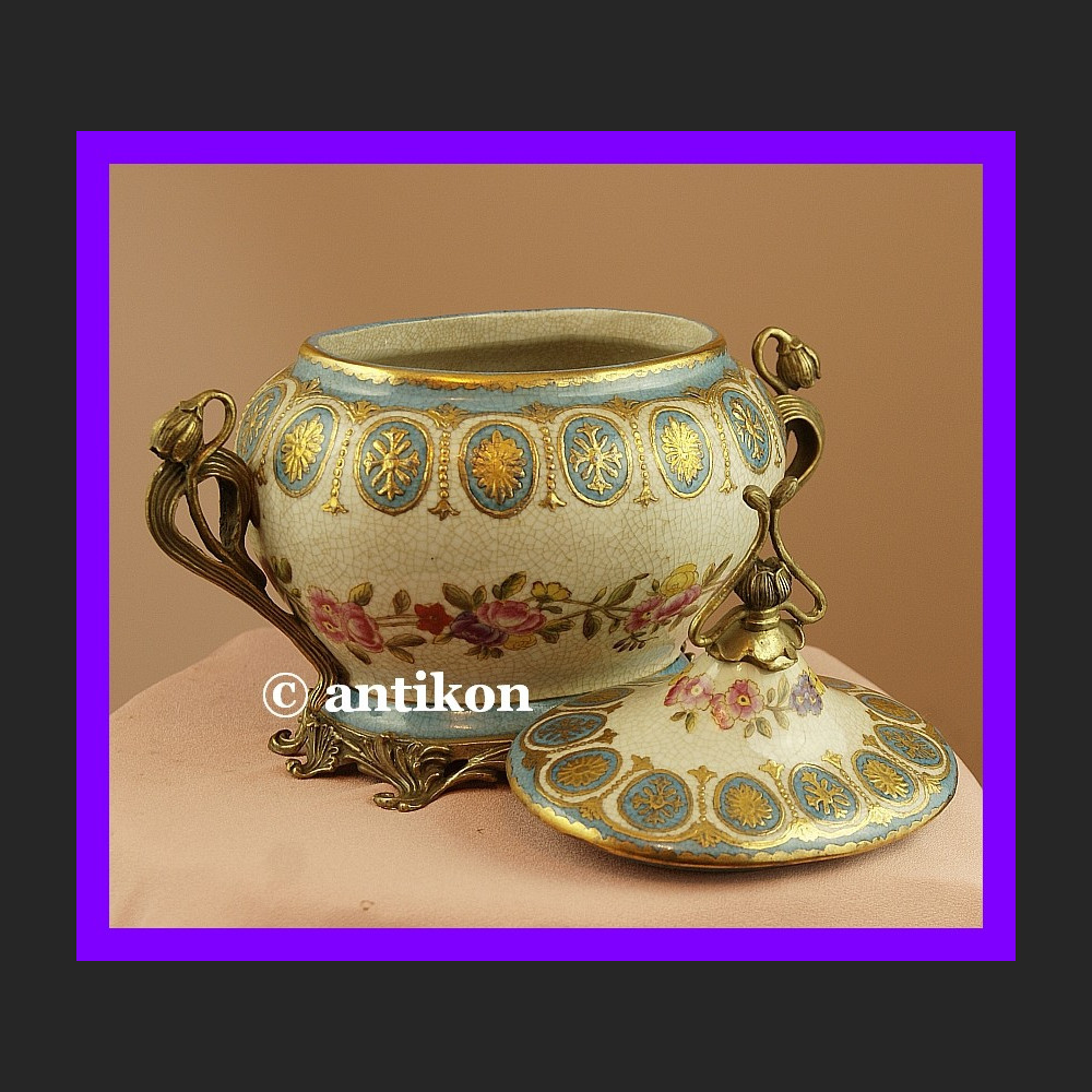 Wspaniała duża secesyjna bomboniera malowana Wspaniała duża secesyjna bomboniera malowana