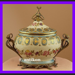 Wspaniała duża secesyjna bomboniera malowana Wspaniała duża secesyjna bomboniera malowana