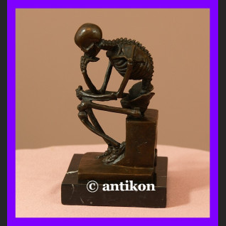 Kościotrup myśliciel niesamowita rzeźba brąz  Kościotrup myśliciel niesamowita rzeźba brąz