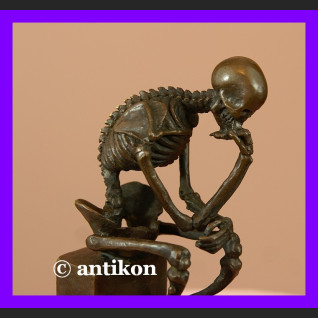 Kościotrup myśliciel niesamowita rzeźba brąz  Kościotrup myśliciel niesamowita rzeźba brąz