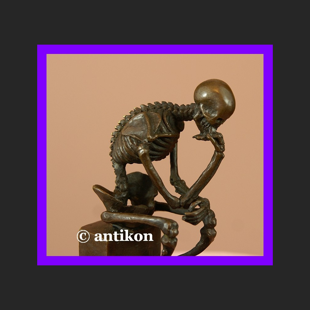 Kościotrup myśliciel niesamowita rzeźba brąz  Kościotrup myśliciel niesamowita rzeźba brąz