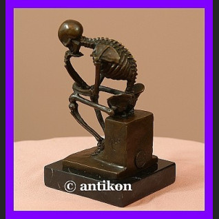 Kościotrup myśliciel niesamowita rzeźba brąz  Kościotrup myśliciel niesamowita rzeźba brąz