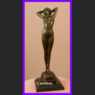 Rzeźba akt duży brąz kobieta stojąca