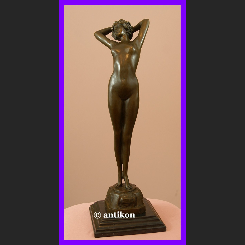 Rzeźba akt duży brąz kobieta stojąca