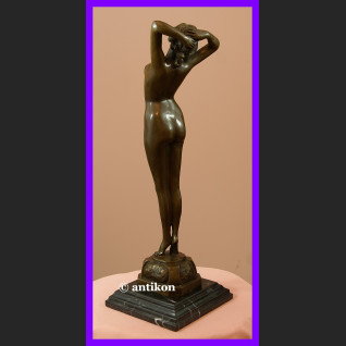 Rzeźba akt duży brąz kobieta stojąca