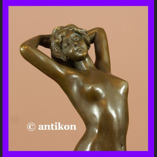 Rzeźba akt duży brąz kobieta stojąca