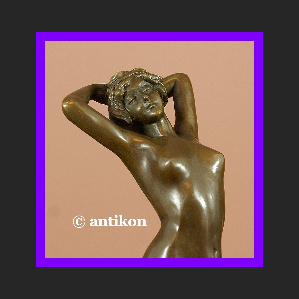 Rzeźba akt duży brąz kobieta stojąca