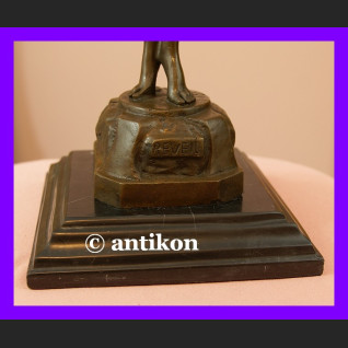 Rzeźba akt duży brąz kobieta stojąca